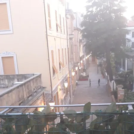 住宿加早餐酒店 La Terrazza 瓦拉泽